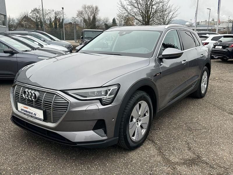 Grau Gebraucht 2021 Audi e-tron SUV | 26.180 € (Superpreis) - Bild 1/4