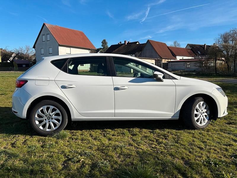 Gebraucht Seat Leon Style 110 PS (80 kW) 2014 Weiß Limousine