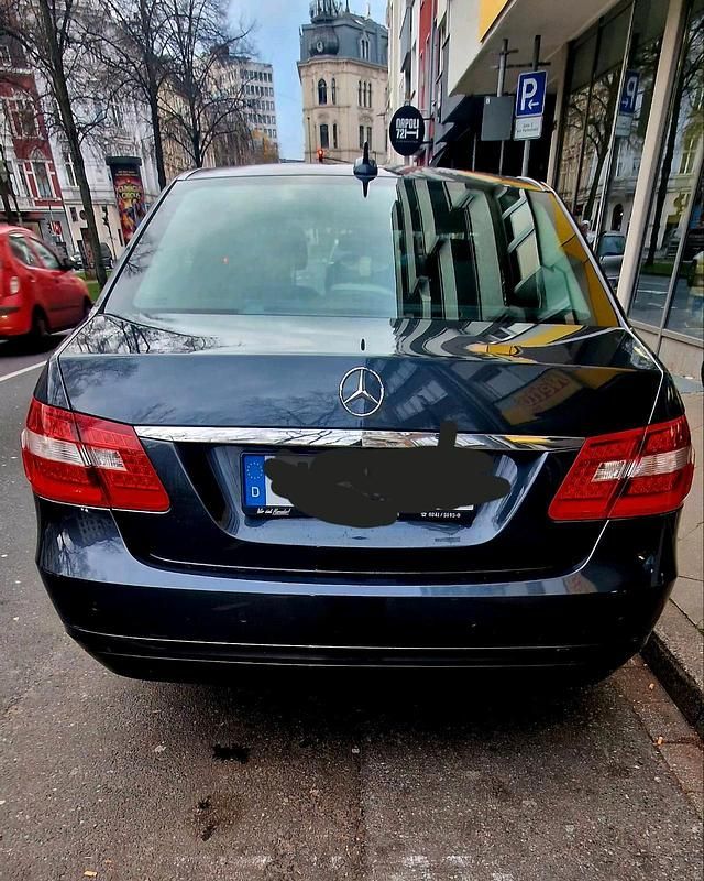 Gebraucht Mercedes E200 136 PS (100 kW) 2011 Grau Limousine