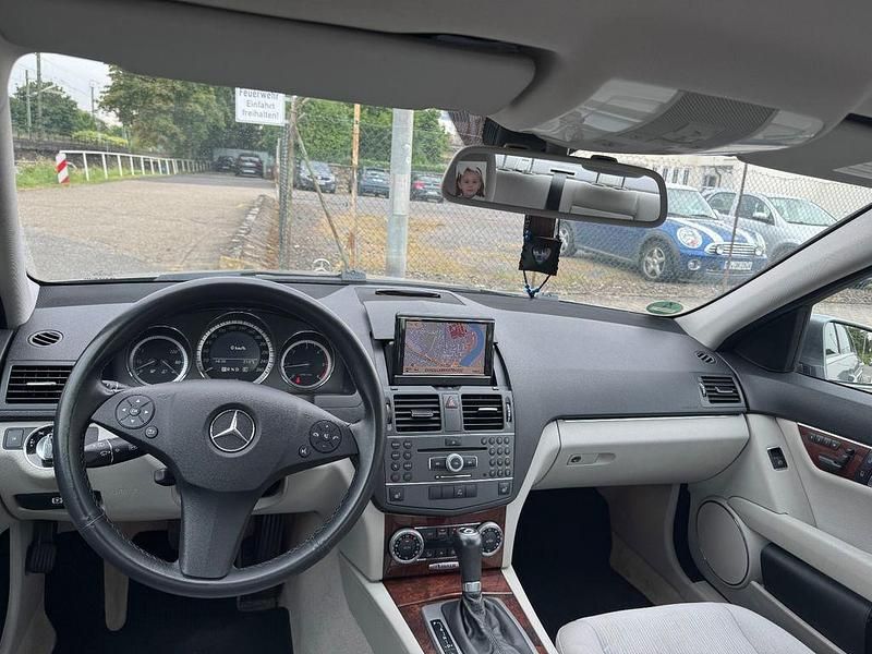 Gebraucht Mercedes C250 204 PS (150 kW) 2010 Grau Limousine