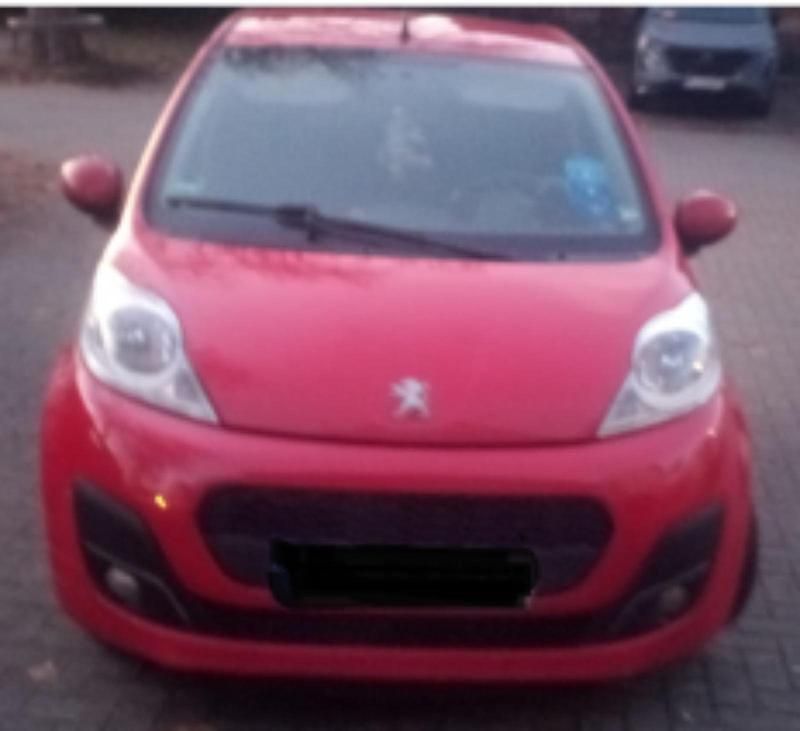 Rot Gebraucht 2013 Peugeot 107 Kleinwagen | 1.500 € (Guter Preis) - Bild 1/4