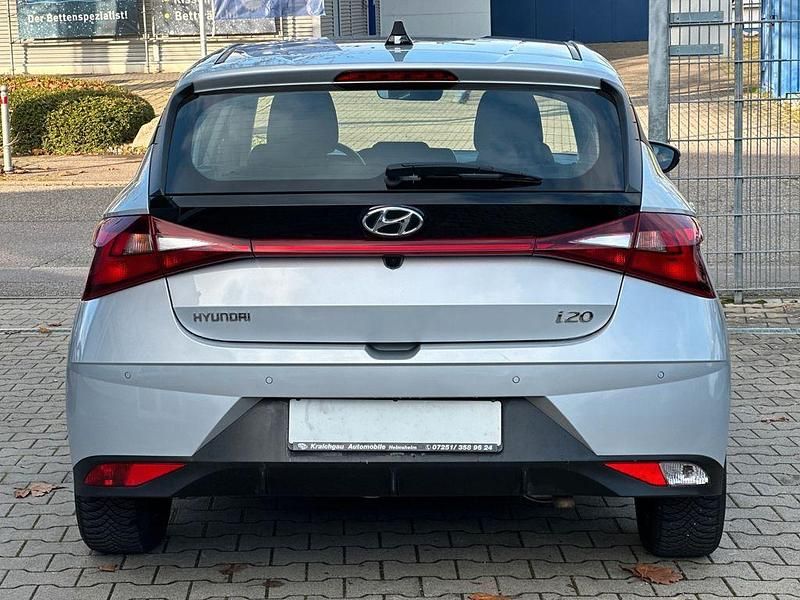 Gebraucht Hyundai i20 120 PS (88 kW) 2023 Silber Kleinwagen