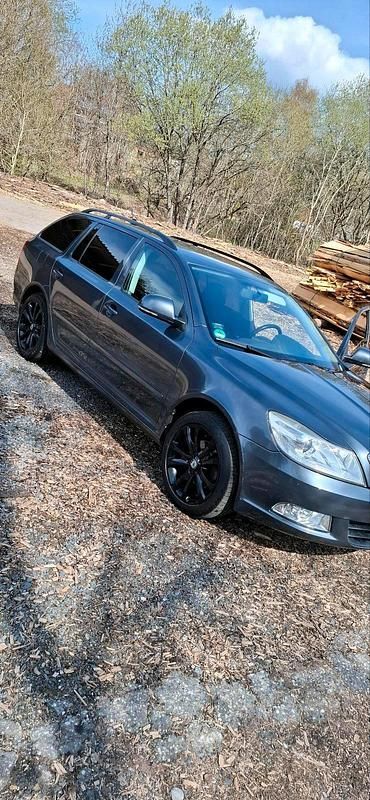 Gebraucht Skoda Octavia 122 PS (89 kW) 2012 Grau Kombi
