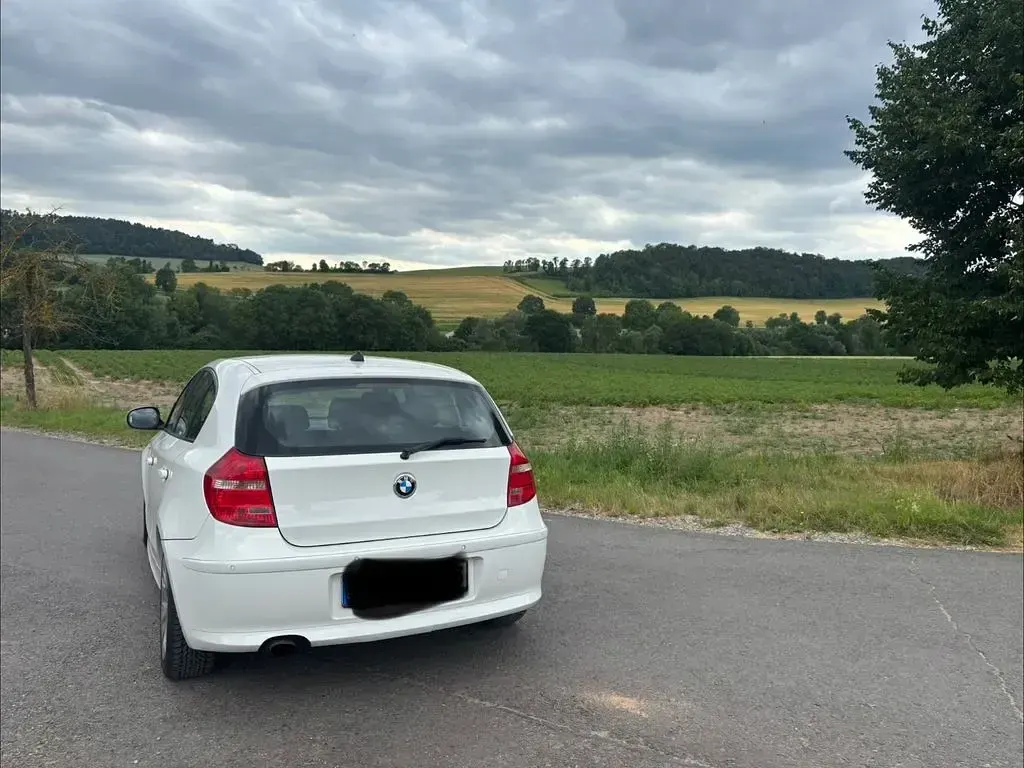 Gebraucht BMW 118 143 PS (105 kW) 2009 Weiß Kleinwagen