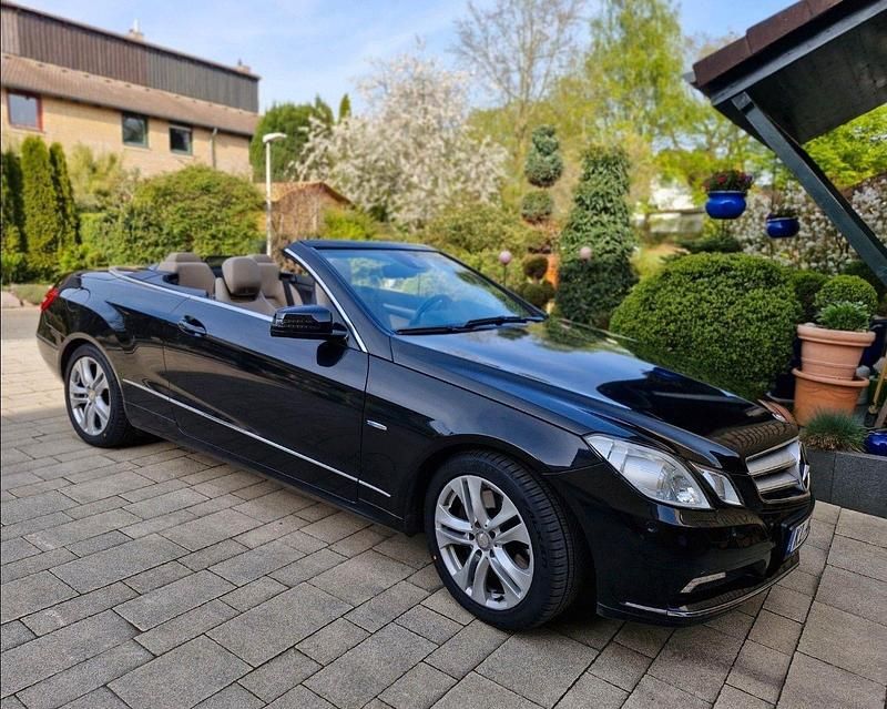 Schwarz Gebraucht 2010 Mercedes E350 Cabrio | 15.900 € (Fairer Preis) - Bild 1/4