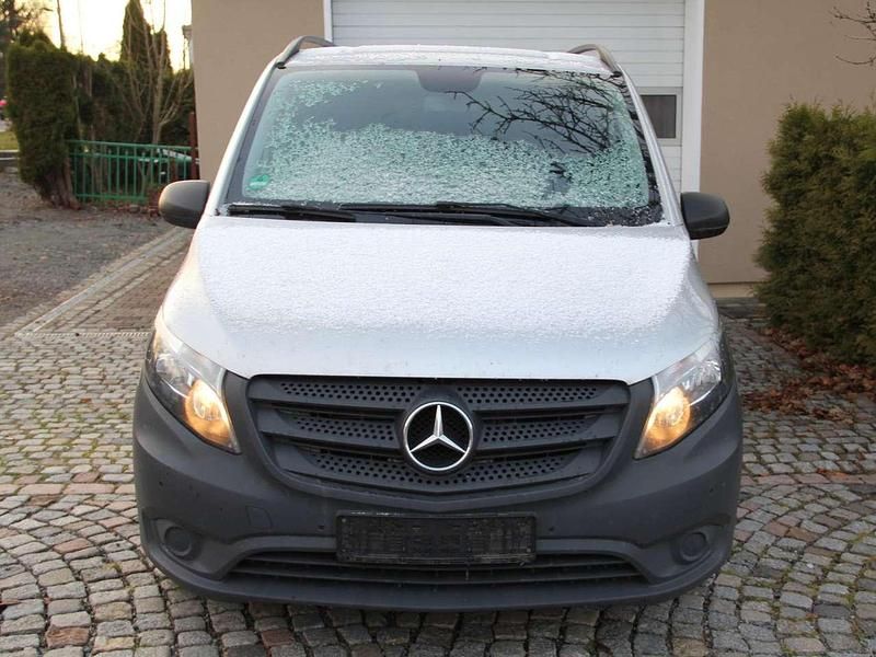 Gebraucht Mercedes Vito 163 PS (119 kW) 2017 Brillantsilber metallic Van