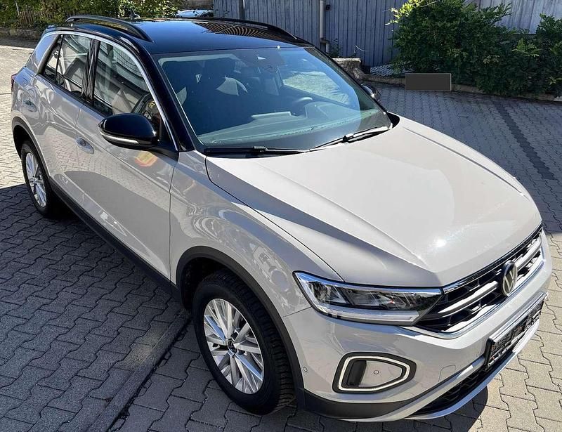 Grau Gebraucht 2024 VW T-Roc Life SUV | 24.395 € (Fairer Preis) - Bild 1/4