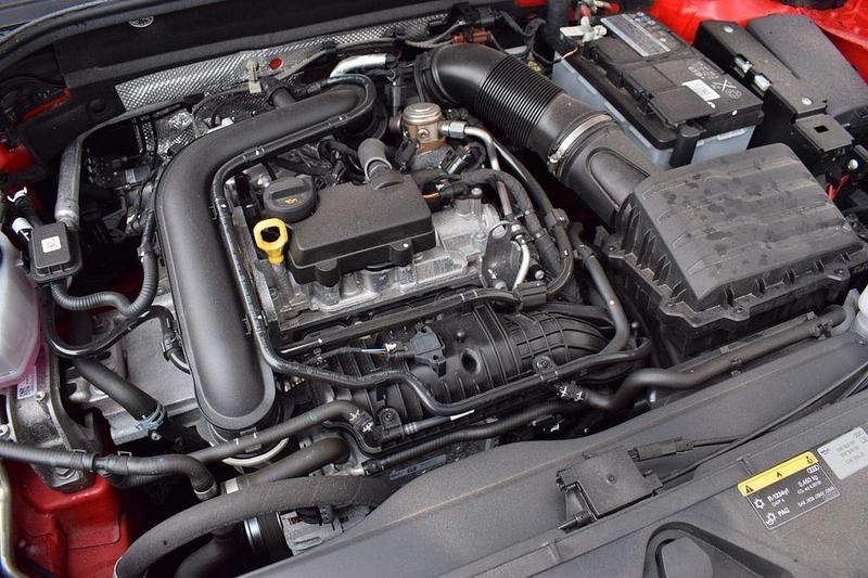 Gebraucht Audi Q2 Advanced 110 PS (80 kW) 2023 Rot SUV