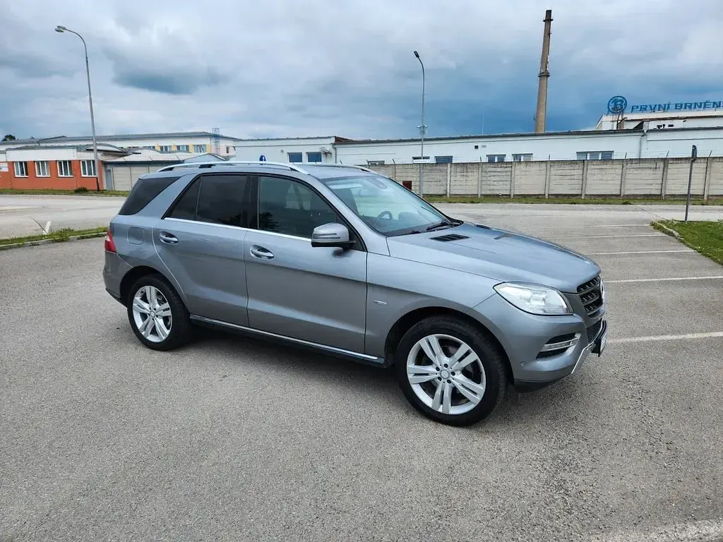 Gebraucht Mercedes ML350 258 PS (189 kW) 2012 Grau SUV