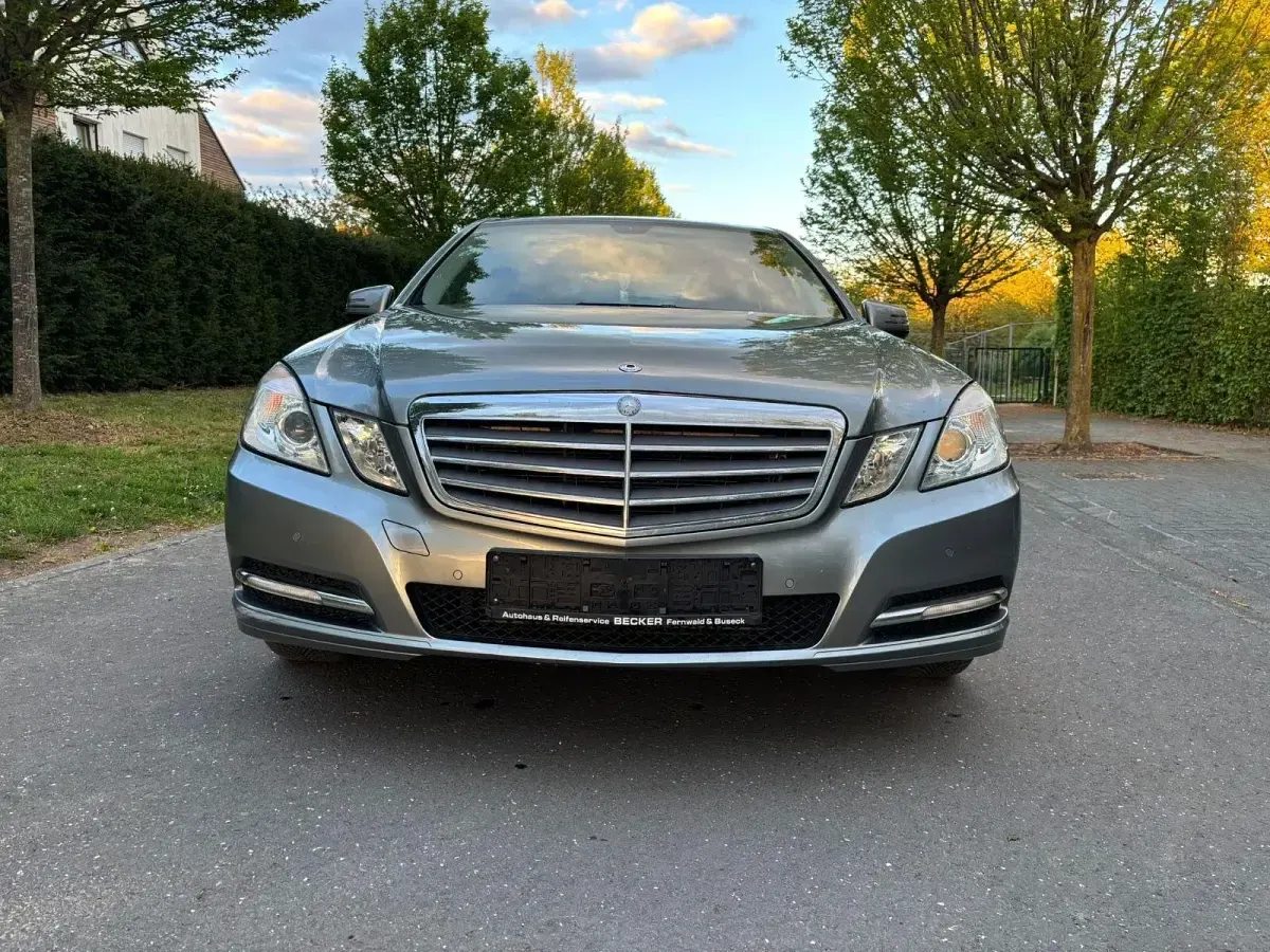 Gebraucht Mercedes E200 136 PS (100 kW) 2011 Silber Limousine