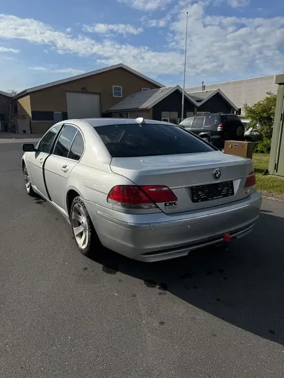 Gebraucht BMW 745 329 PS (241 kW) 2005 Silber Limousine