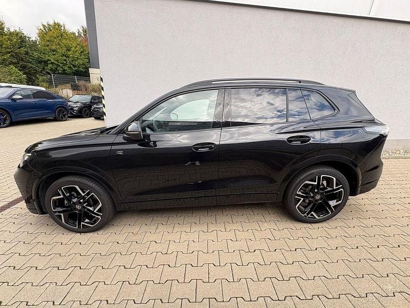 Schwarz Gebraucht 2024 VW Tiguan R-line SUV | 48.790 € (Fairer Preis) - Bild 1/4