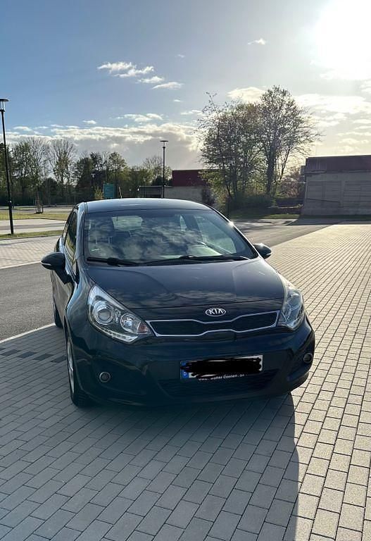 Gebraucht Kia Rio 109 PS (80 kW) 2013 Schwarz Limousine