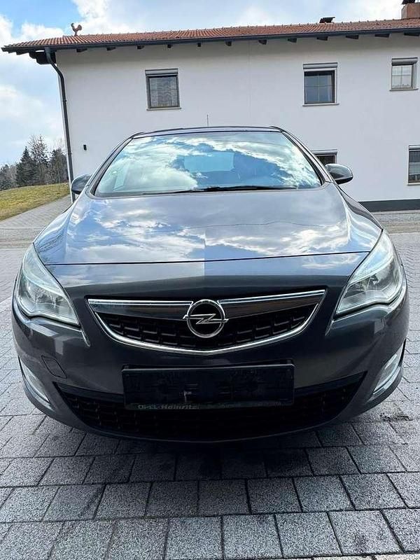 Gebraucht Opel Astra Design Edition 110 PS (80 kW) 2011 Grau Limousine