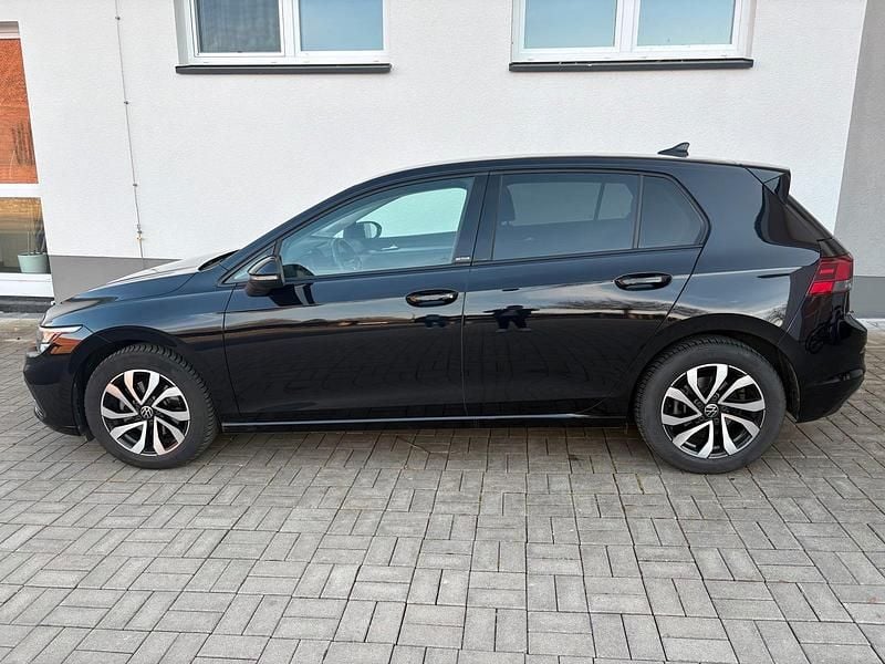 Gebraucht VW Golf VII Active 150 PS (110 kW) 2021 Schwarz Kleinwagen