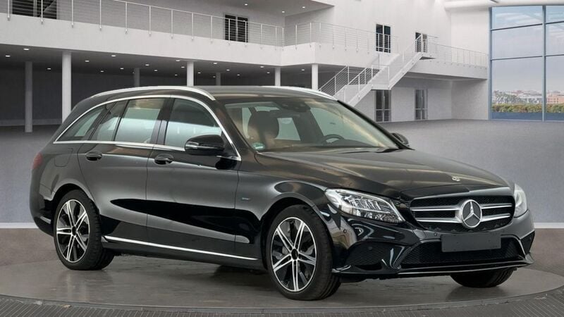 Schwarz Gebraucht 2021 Mercedes C300e Kombi | 23.790 € (Fairer Preis) - Bild 1/4