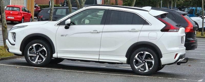 Weiß Gebraucht 2022 Mitsubishi Eclipse Cross Select SUV | 17.900 € (Guter Preis) - Bild 1/4