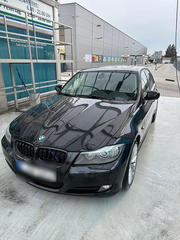 Używany BMW 320 184 KM (135 kW) 2011 Czarny Sedan/Limuzyna