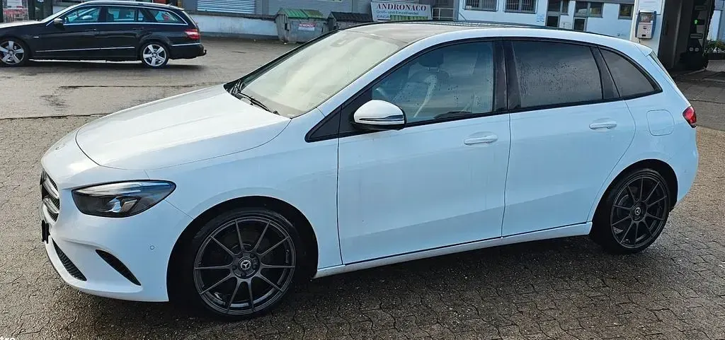 Gebraucht Mercedes B250 224 PS (164 kW) 2019 Schwarz Van / Kleinbus