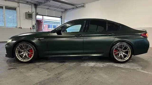 Gebraucht BMW M5 Performance 635 PS (467 kW) 2022 Sonderlackierung frozen green Limousine