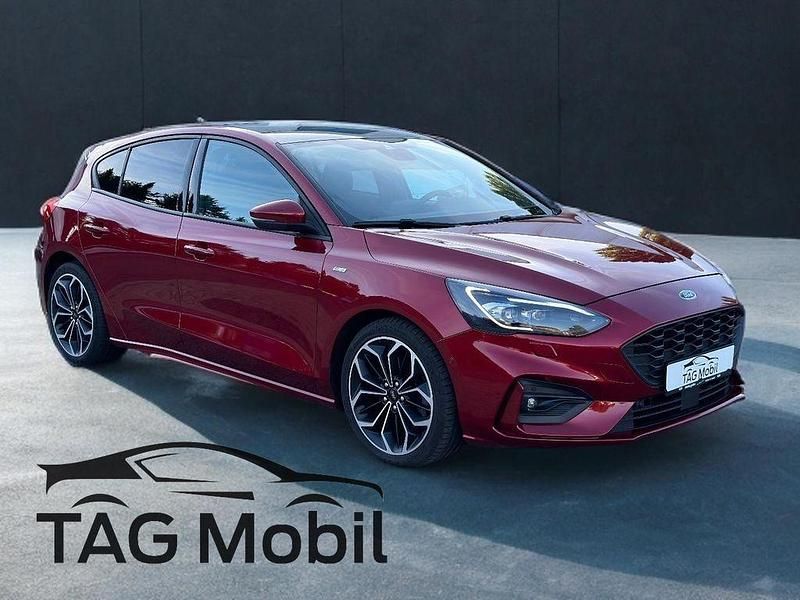 Rot Gebraucht 2019 Ford Focus ST-Line Limousine | 15.995 € (Etwas zu teuer) - Bild 1/4