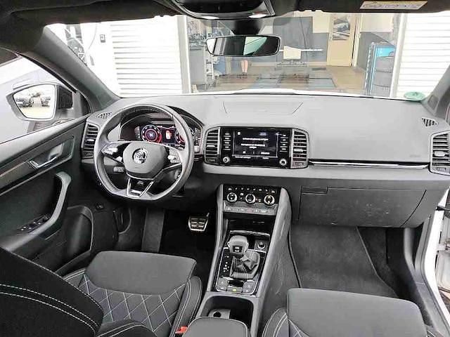 Weiss Gebraucht 2021 Skoda Karoq SportLine SUV | 29.980 € (Fairer Preis) - Bild 1/1