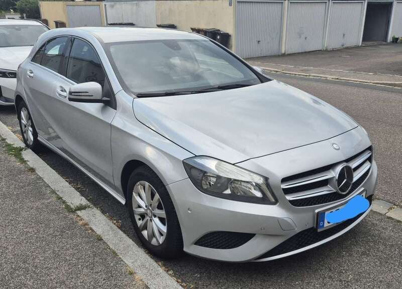Grau Gebraucht 2015 Mercedes A180 Kleinwagen | 10.300 € (Superpreis) - Bild 1/4