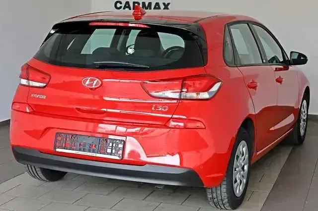 Gebraucht Hyundai i30 Trend 99 PS (72 kW) 2019 Rot Limousine