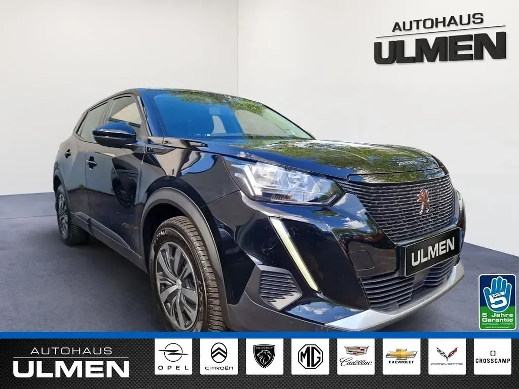 Gebraucht Peugeot e-2008 Active 100 kW (136 PS) 2021 Schwarz SUV
