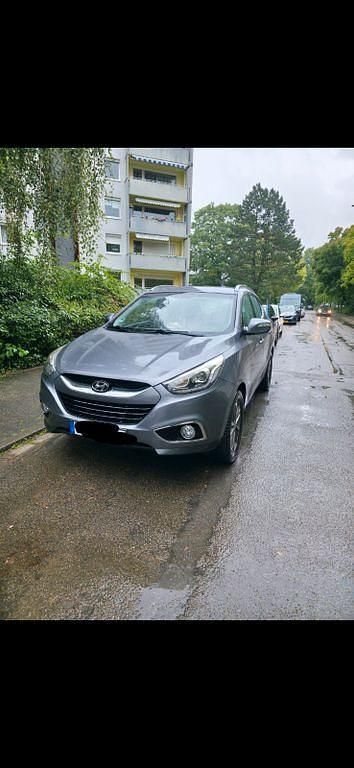 Silber Gebraucht 2014 Hyundai ix35 Edition SUV | 11.000 € (Fairer Preis) - Bild 1/4