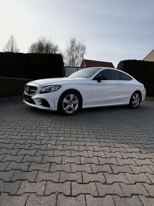Gebraucht Mercedes C200 184 PS (135 kW) 2019 Weiß Coupé