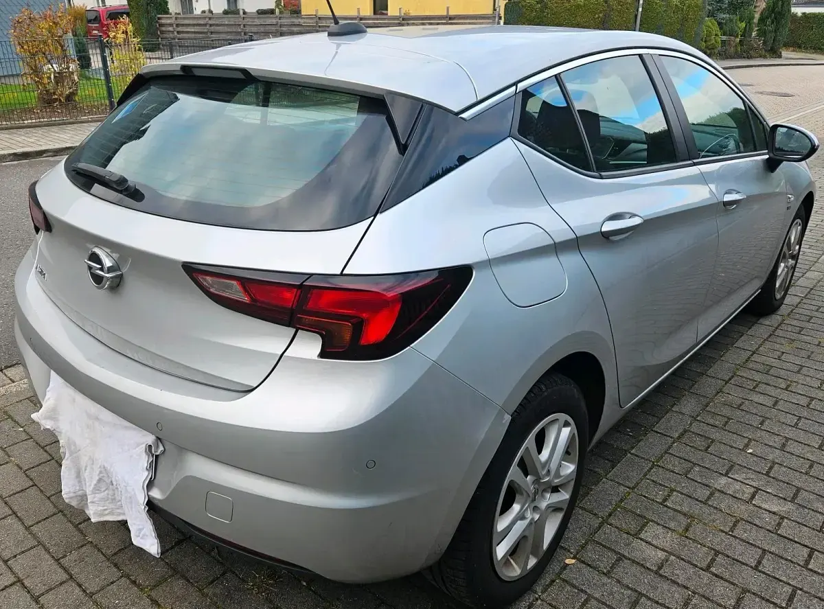 Gebraucht Opel Astra 110 PS (80 kW) 2019 Silber Limousine
