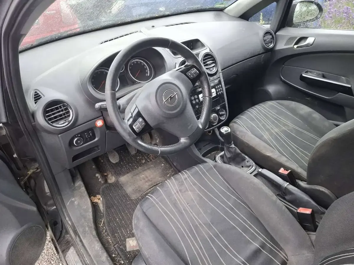Gebraucht Opel Corsa Edition 87 PS (63 kW) 2010 Saphirschwarz mineraleffekt Kleinwagen