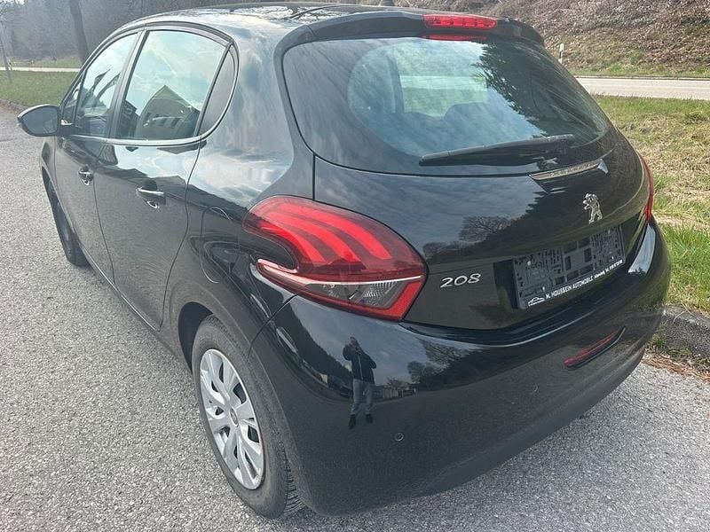 Gebraucht Peugeot 208 Active 82 PS (60 kW) 2017 Schwarz Kleinwagen