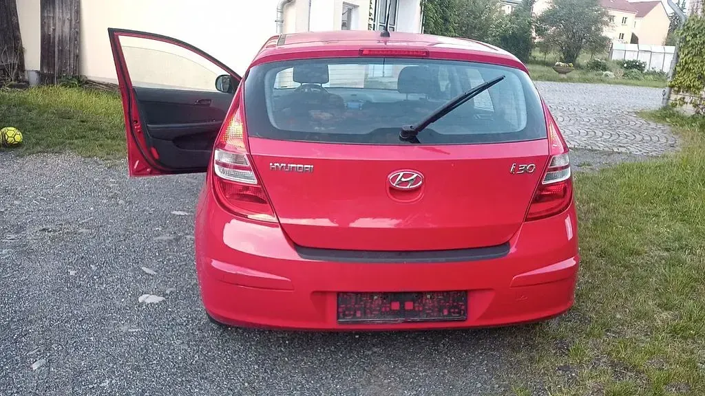 Gebraucht Hyundai i30 Classic 109 PS (80 kW) 2008 Rot Limousine