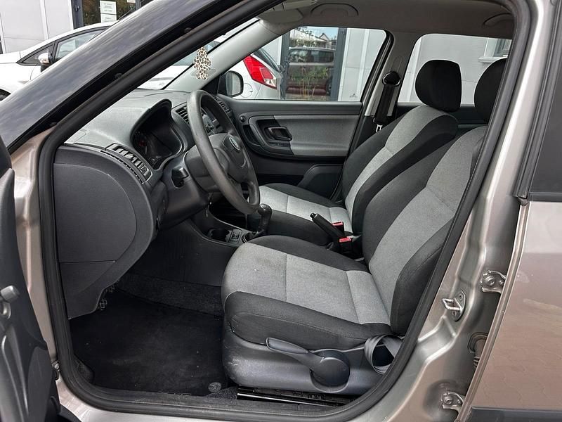 Gebraucht Skoda Fabia 70 PS (51 kW) 2012 Grau Kleinwagen