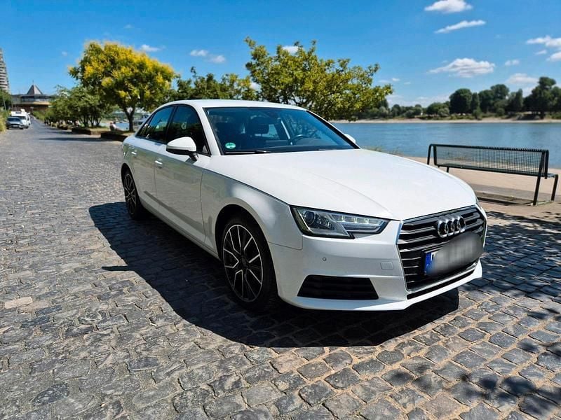 Weiß Gebraucht 2016 Audi A4 Limousine | 15.500 € (Guter Preis) - Bild 1/4