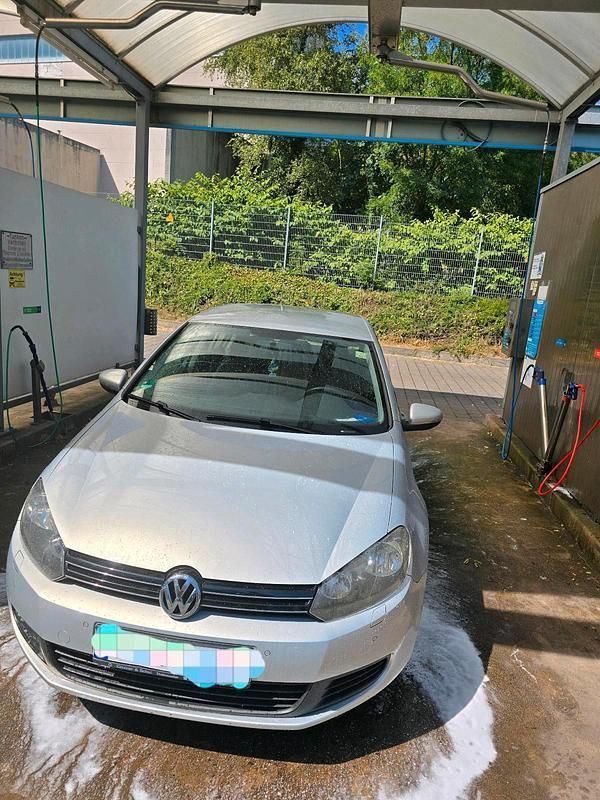 Silber Gebraucht 2025 VW Golf VIII Limousine | 3.500 € - Bild 1/4