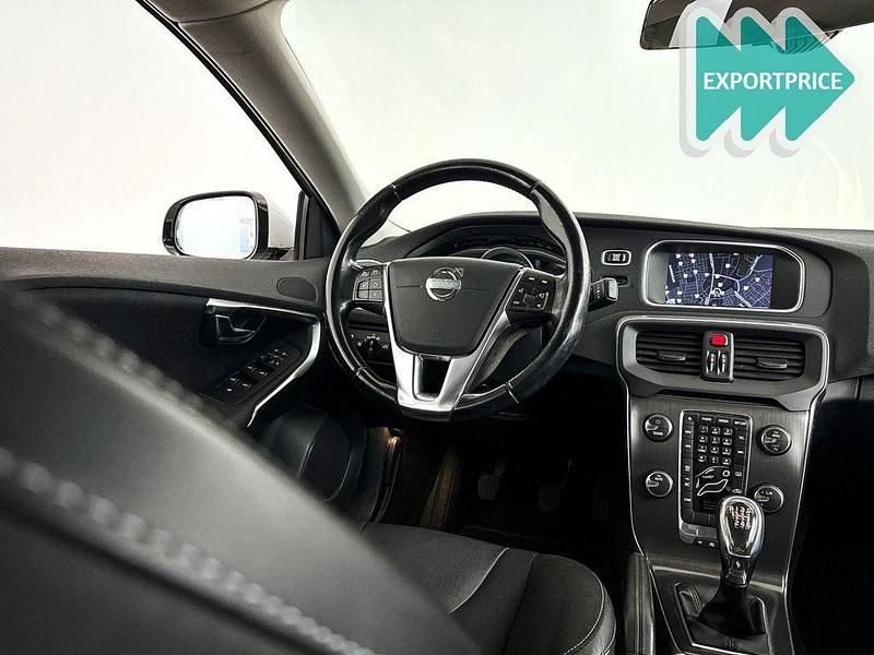 Gebraucht Volvo V40 Momentum 179 PS (131 kW) 2012 Weiß Kombi