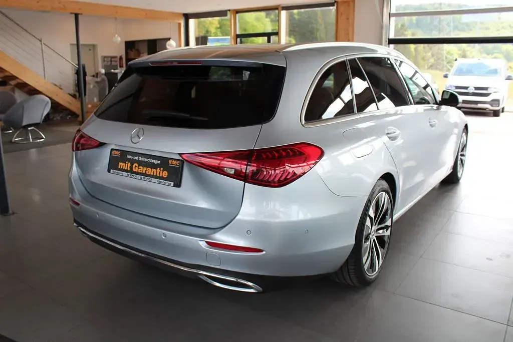 Gebraucht Mercedes C180 Avantgarde 170 PS (125 kW) 2023 Silber Limousine