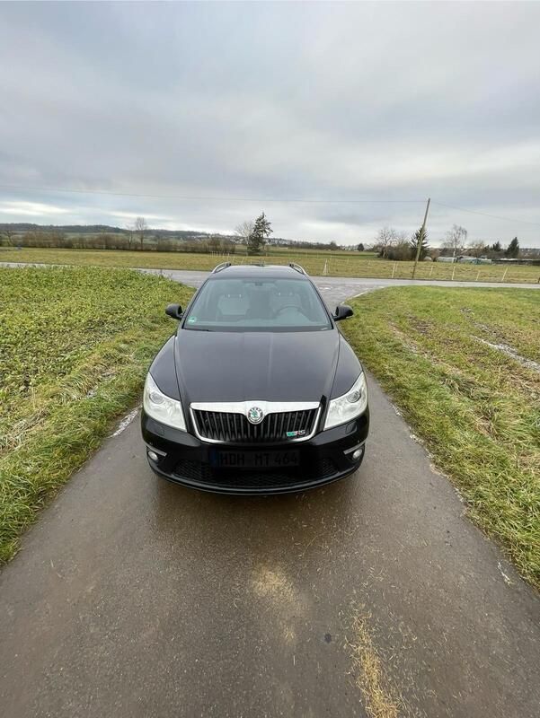 Schwarz Gebraucht 2012 Skoda Octavia RS Kombi | 6.000 € (Fairer Preis) - Bild 1/4