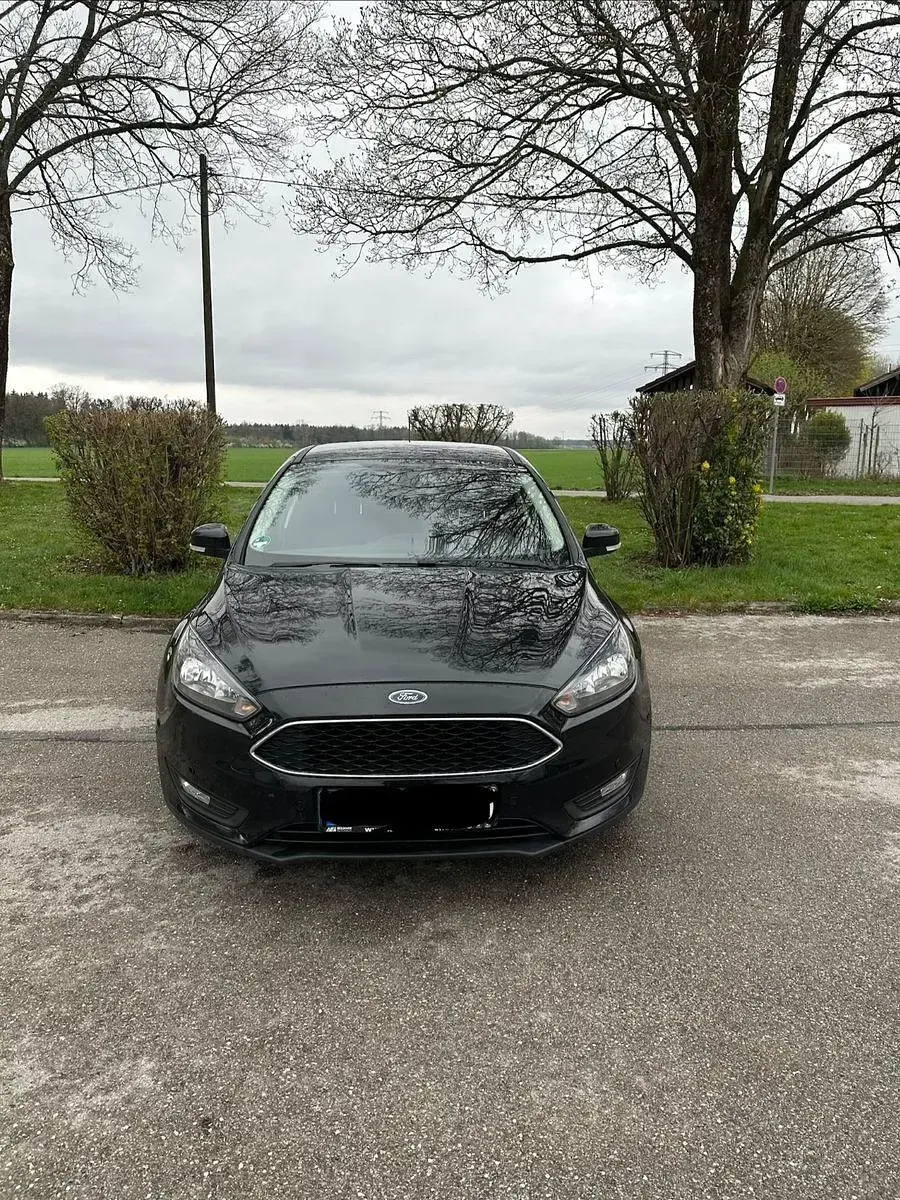 Usado Ford Focus Cool & Connect 150 CV (110 kW) 2017 Negro Berlina