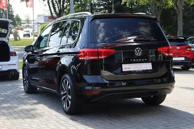 Gebraucht VW Touran Highline 150 PS (110 kW) 2021 Deepe black perleffekt Van / Kleinbus