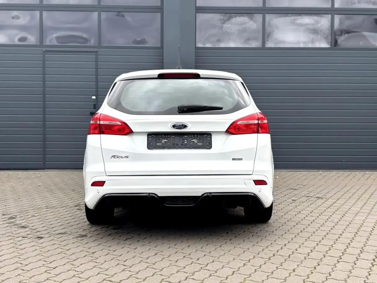 Usado Ford Focus ST-Line 140 CV (102 kW) 2018 Blanco Berlina