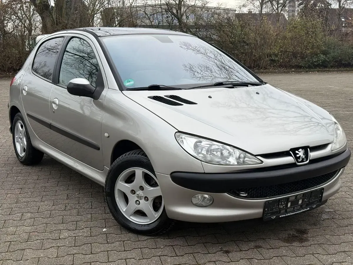 Gebraucht Peugeot 206 Platinum 109 PS (80 kW) 2004 Silber Limousine