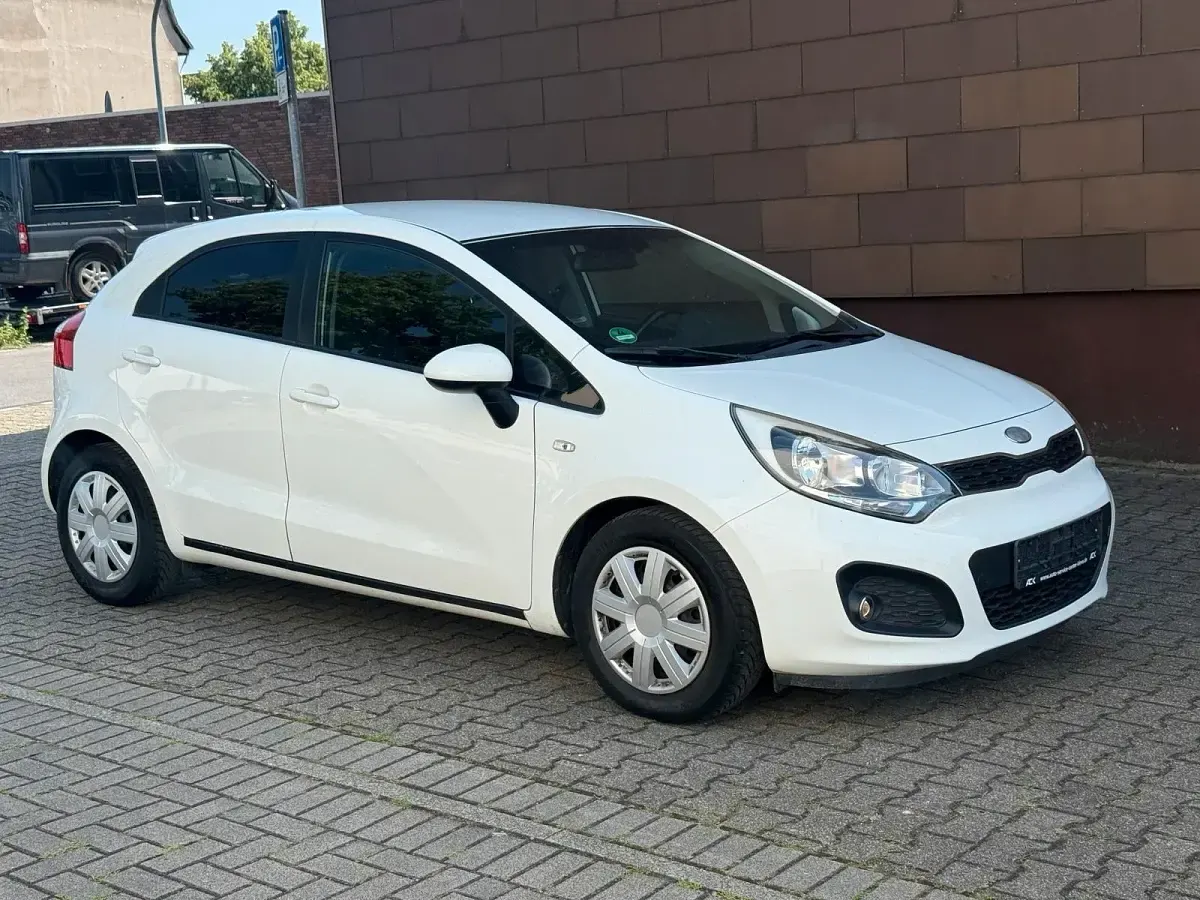 Gebraucht Kia Rio 86 PS (63 kW) 2014 Weiß Limousine