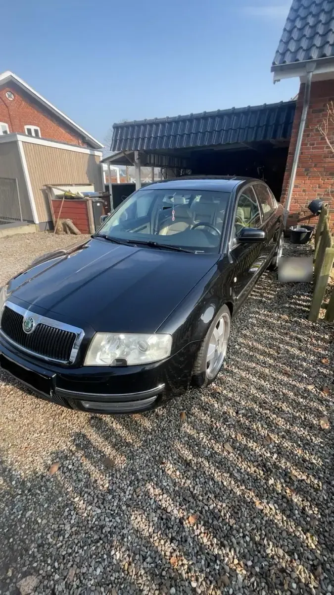 Używany Skoda Superb Elegance 150 KM (110 kW) 2004 Czarny Sedan/Limuzyna