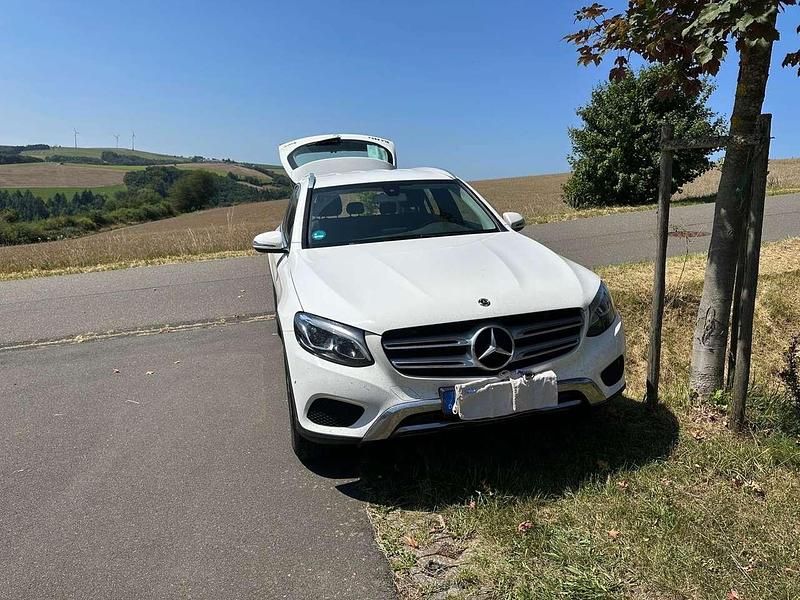 Weiß Gebraucht 2019 Mercedes GLC220 SUV | 25.000 € (Fairer Preis) - Bild 1/4