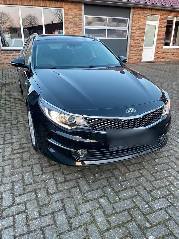 Gebraucht Kia Optima 141 PS (103 kW) 2017 Schwarz Kombi