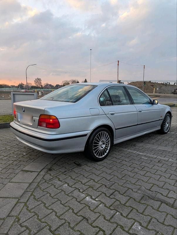 Gebraucht BMW 520 150 PS (110 kW) 1997 Silber Limousine